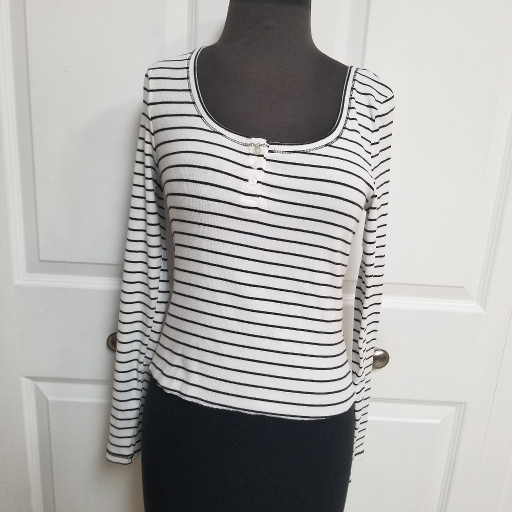 🛍 Wild Fable Woman's Small Long Sleeved Top